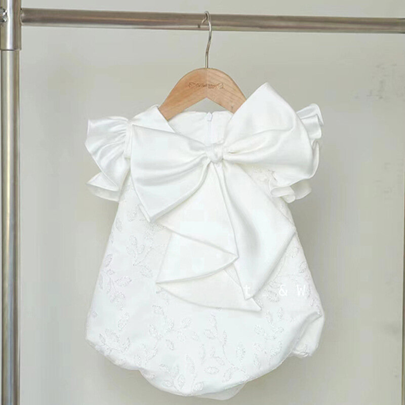 Jumpsuit ulang tahun pertama 2024 untuk anak perempuan Romper Natal Anak perempuan bodysuit putih busur putri anak-anak kostum Baptis anak-anak