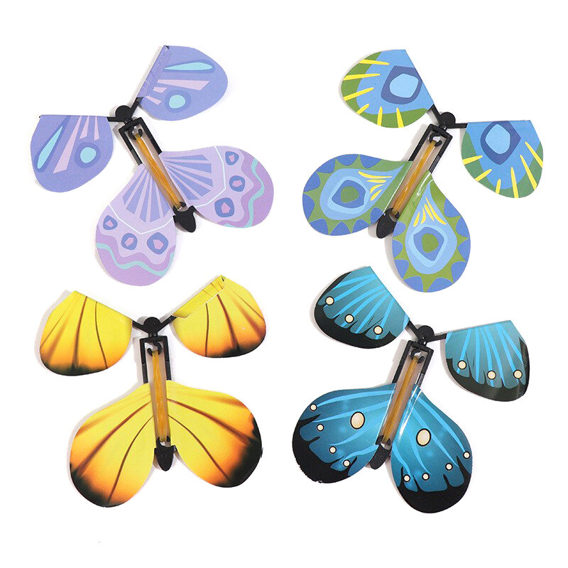 Der neue fliegende kleine Schmetterling verpuppt sich in einen Schmetterling, einen Schmetterling der Freiheit und eine neue und exotische magische Requisite für Kinder