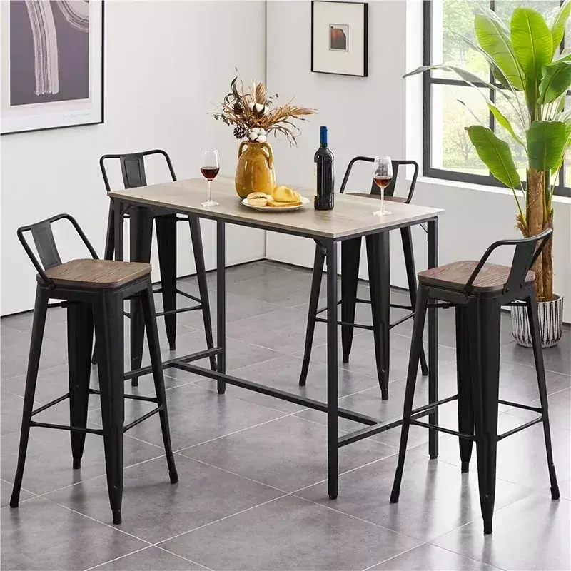 Banquetas pretas da barra do metal com parte traseira, cadeiras altas, salão, nórdico, moderno