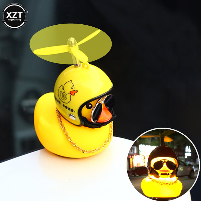 Pato amarillo con Casco Para Bicicleta sin luces, Motor automático, accesorios de coche, adorno de decoración Interior de coche