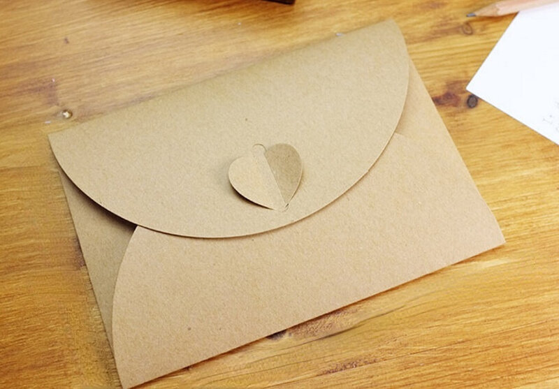Sobres de papel Kraft con forma de corazón hechos a mano, conjunto de papelería Retro, almacenamiento de fotos y postales, paquete de regalo de Navidad, 50 unids/lote