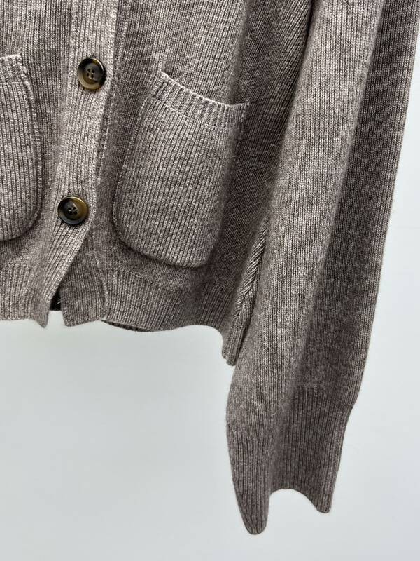 Damen bekleidung Mode Klassiker großer V-Ausschnitt einreihiger taillierter Woll pullover 225