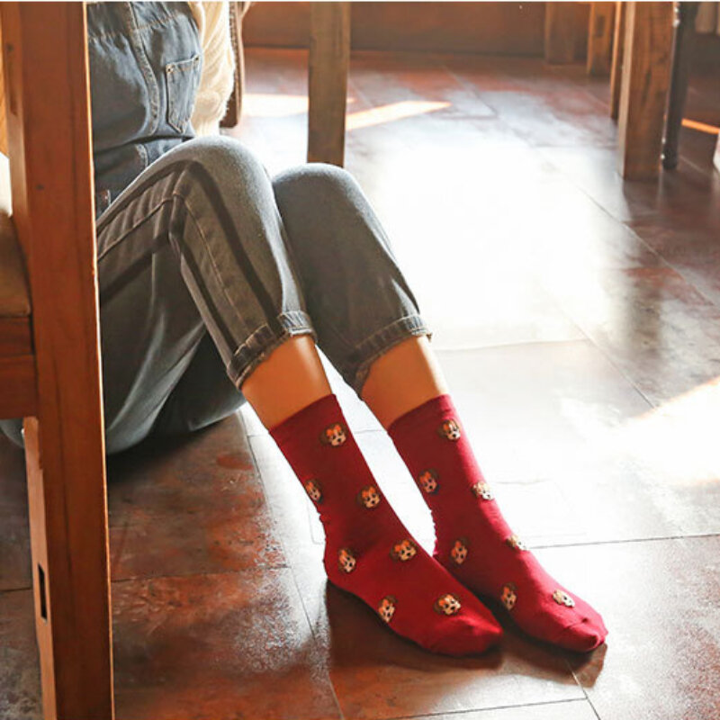 ถุงเท้าแฟชั่นสำหรับผู้หญิงใหม่ฤดูใบไม้ร่วง/ฤดูหนาวถุงเท้าผ้าฝ้ายลายการ์ตูนสุนัขน่ารักถุงเท้าผู้หญิงญี่ปุ่นถุงเท้าผ้าฝ้าย2024