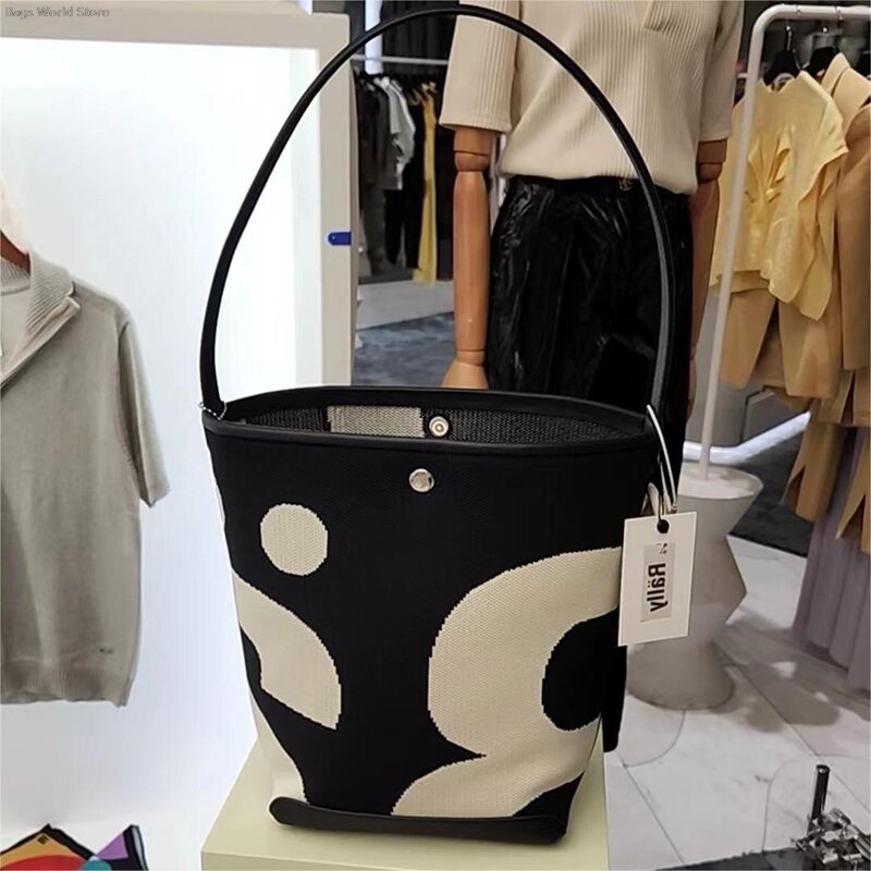 1x Fashion Niche One Shoulder Simple Commuting Large Capacity Bucket Versatile Bag