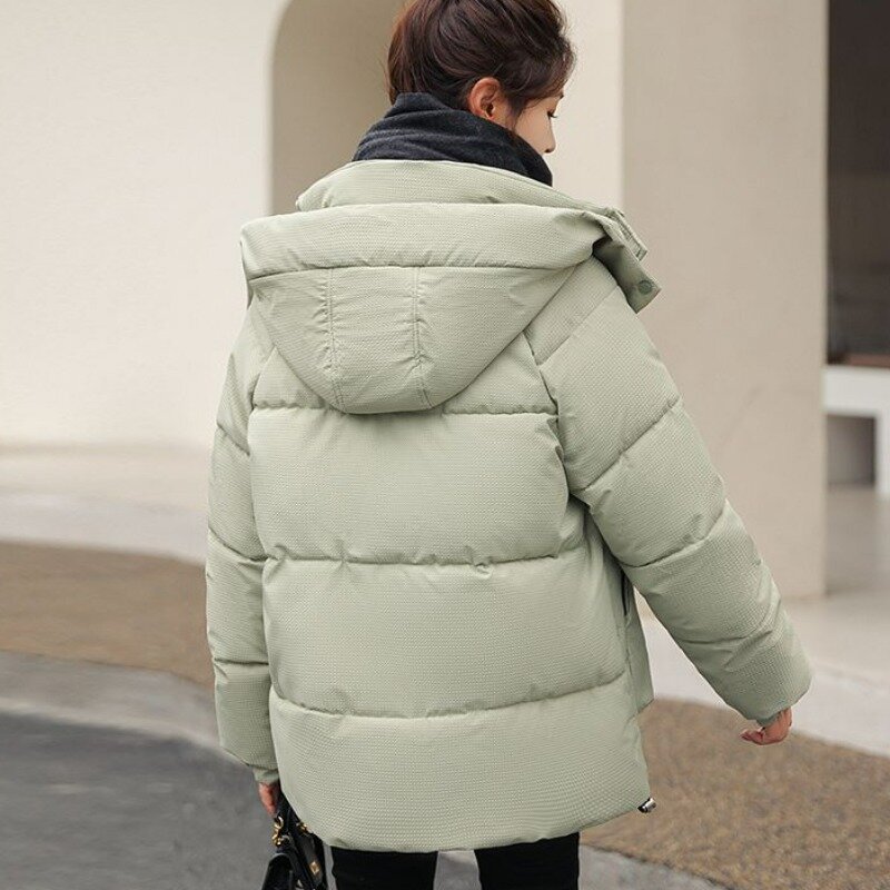 Новинка 2023, женское пуховое пальто из хлопка, зимняя куртка, женские модные парки с капюшоном, теплая толстая верхняя одежда большого размера, свободное короткое пальто