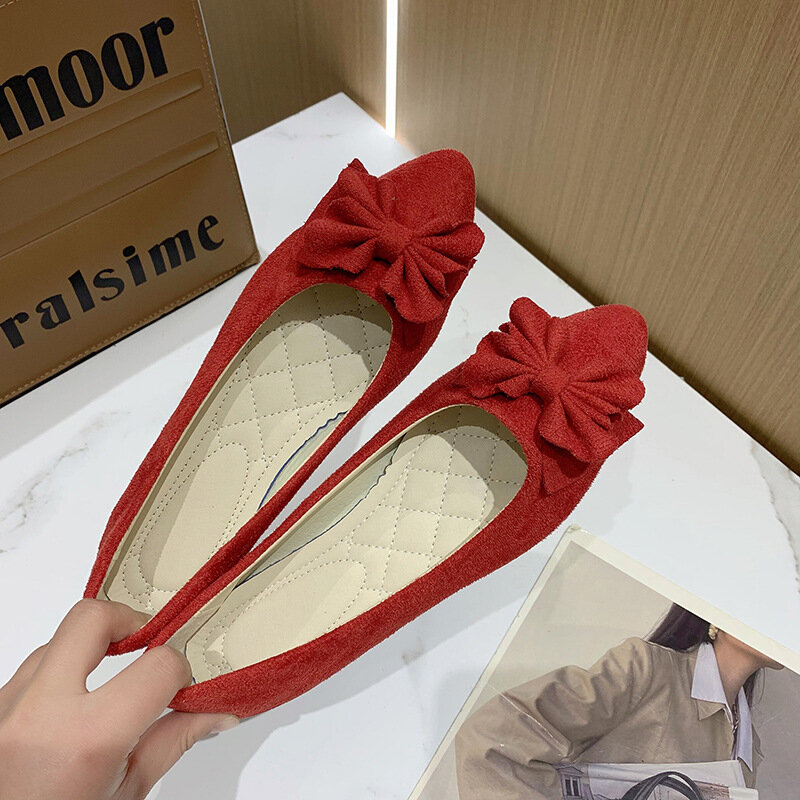 New Women's Flower Multi color Pointed Flat Shoes Light Mouth Casual Women's Single Shoes Comfortable and Non slip Mom's Shoes