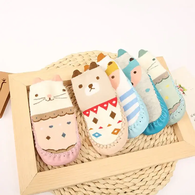 Милые носки для новорожденных девочек и мальчиков, зимние детские носки с резиновой мягкой нескользящей подошвой и изображением животных из мультфильмов, напольные носки для младенцев