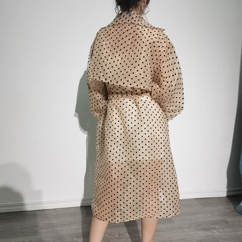 Blusão de comprimento médio para mulheres, design de bolinhas, jaqueta solta, fina e fresca, design de primavera, novo, versão coreana, 2024