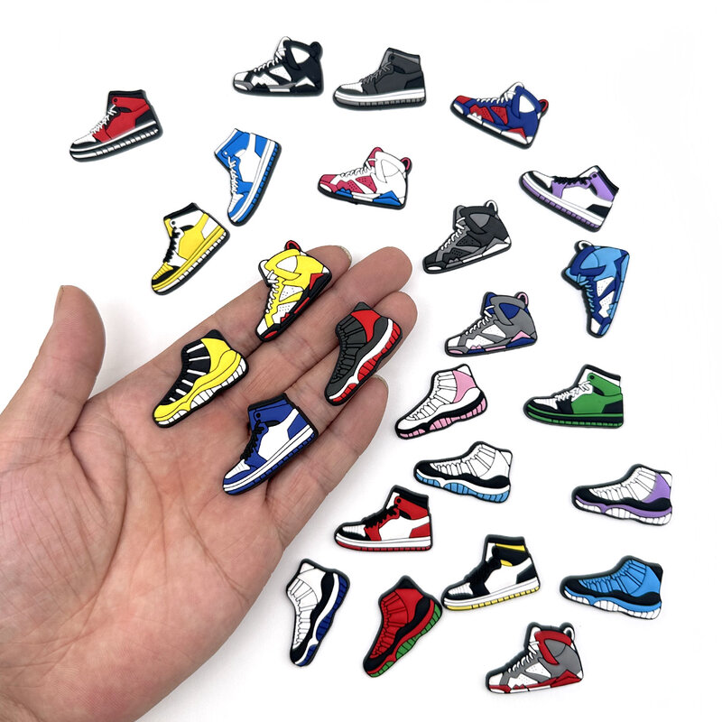 Breloques de chaussures de basket-ball en PVC pour adultes et enfants, accessoires de bricolage cool, sabots adaptés, décorations de basket-ball, cadeaux de Noël, 1PC