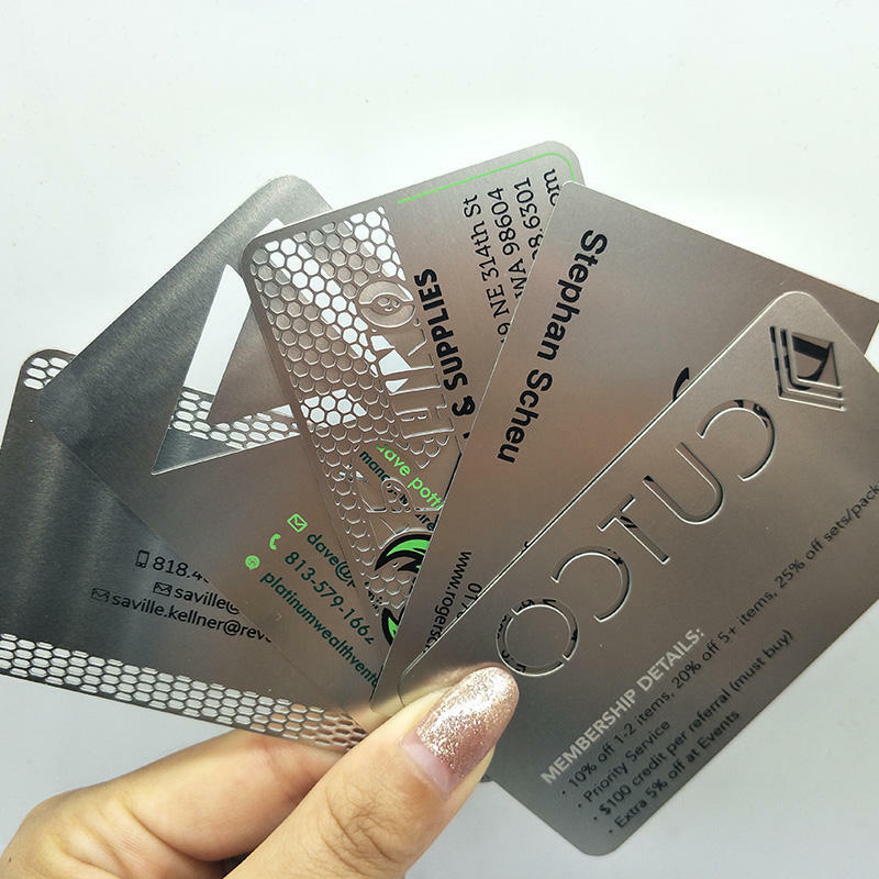Produk disesuaikan, profesional Custom kelas atas murah ukuran kartu kredit terukir baja nirkarat mengunjungi kartu Laser memotong logam Bu