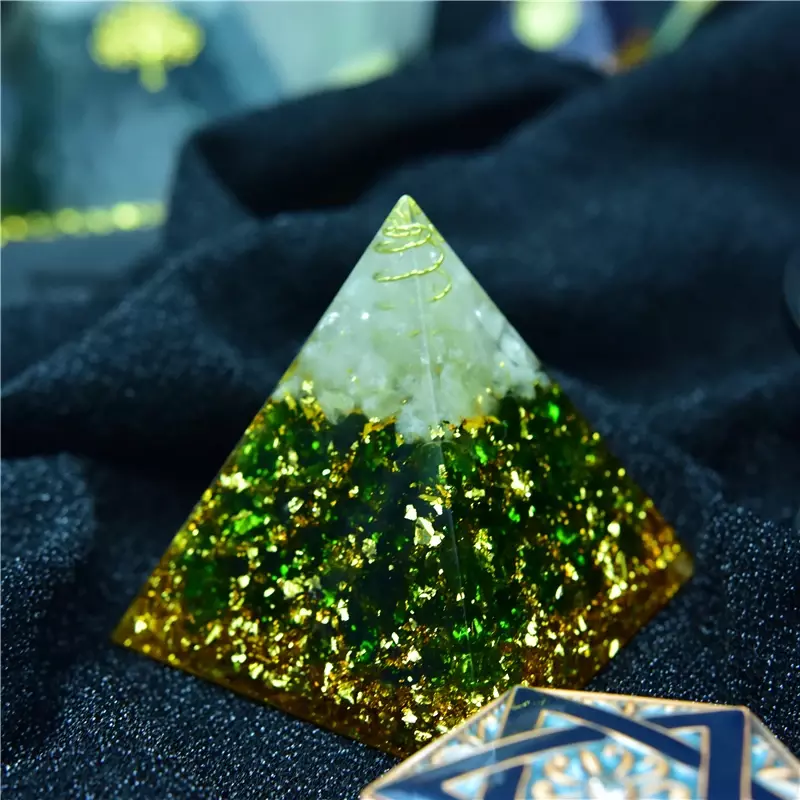 Natural Green Crystal Orgon Energy Pyramid, Enfeites De Resina Personalizados, Artesanato De Decoração De Casa Espiritual, Orgonite Chamuel Anahata Chakra