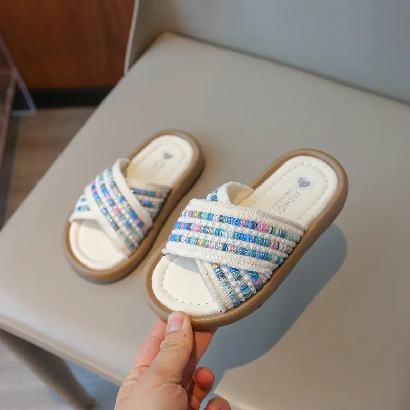 2024 nuove pantofole estive per bambini fondo morbido pantofole da casa per ragazza moda Open-toe bambini causali pantofole piatte da spiaggia all'aperto