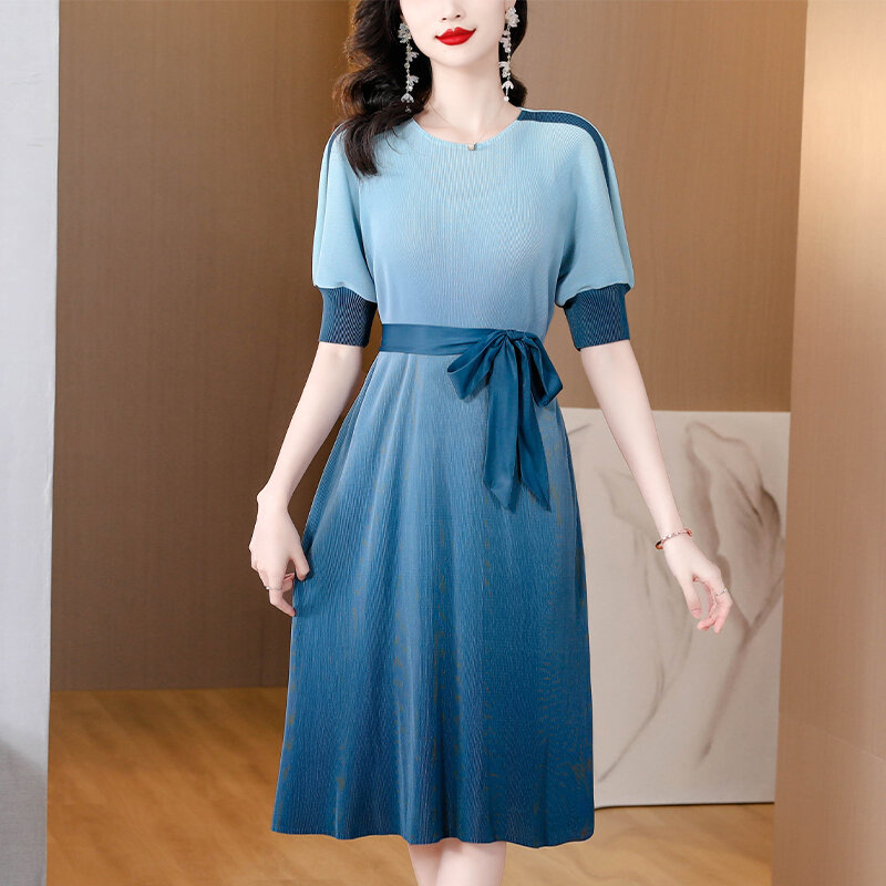 Europe Station 2023 Summer New Pleated Round Neck Short Sleeve Color Matching Slim Fit Dress Three House Pleated Long Dress