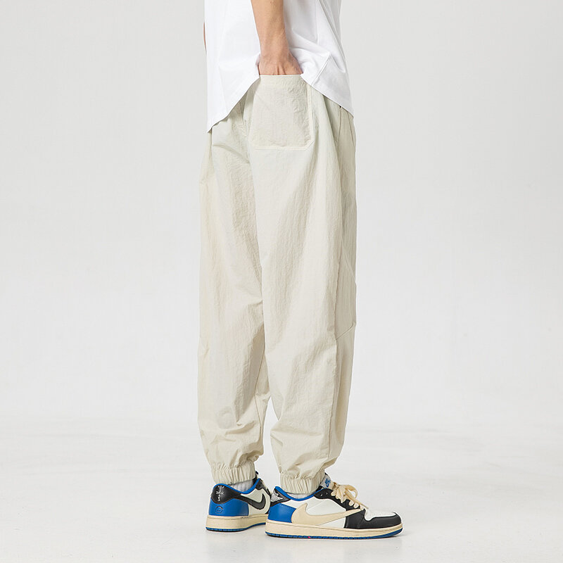 Calça masculina minimalista com elástico na cintura, cor sólida, movimento, pés atados, casual na altura do tornozelo solto, verão