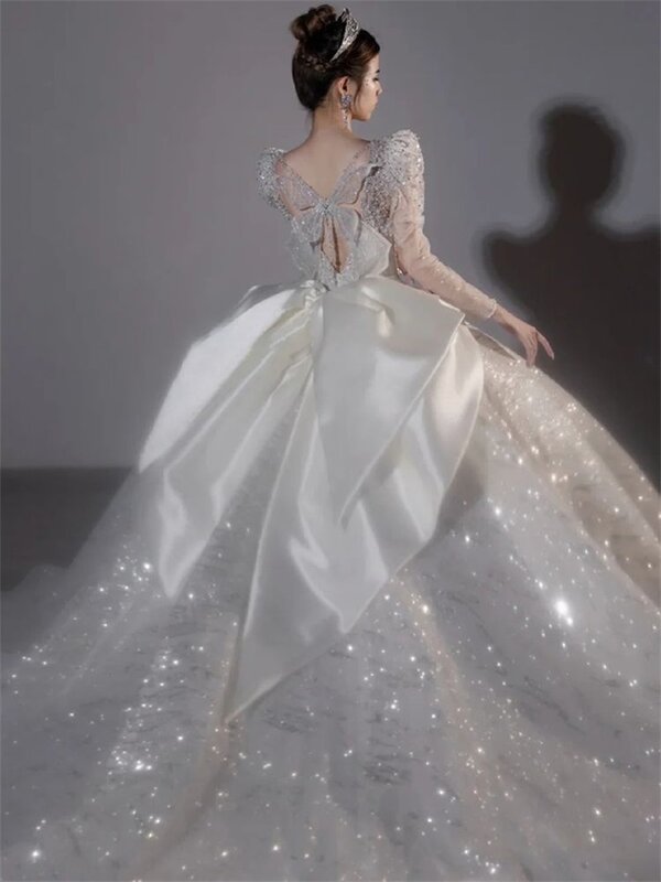 Dubai Arabien Luxus Ballkleid Hochzeit Kleid Kristall Pailletten Perle Brautkleid V Neck Long Sleeves Schmetterling Zurück Robe De mariée