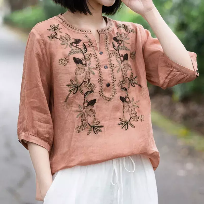 Рубашка женская однотонная с вышивкой, модная блузка с V-образным вырезом, свободная повседневная сорочка с полурукавами в винтажном стиле, на лето