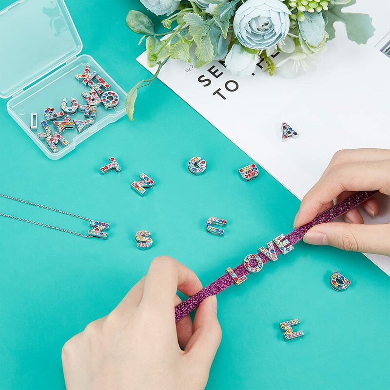 A-Z 8mm colorido strass slide letras encantos para pulseira pet colar jóias fazendo diy pulseira chaveiro feminino presente 1pc