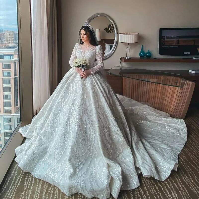 Vestido de casamento feminino branco com lantejoulas, manga comprida, gola em O, cristal, espumante, frisado, trem longo, vestido de noiva Dubai, luxuoso