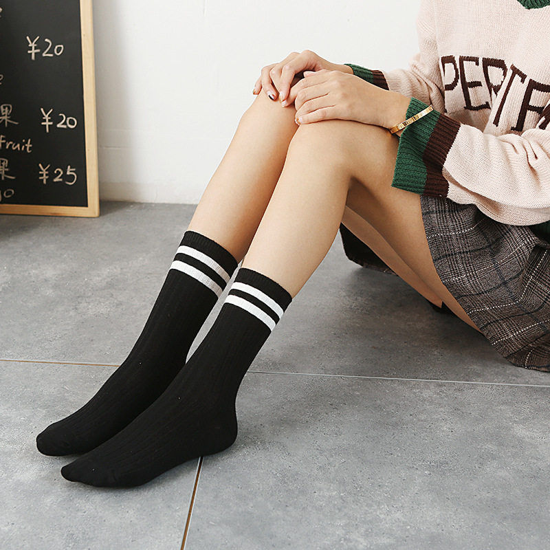 Chaussettes tube en coton rayé japonais pour femmes, chaussettes de printemps, style universitaire, version coréenne des deux barres, Ins Tide