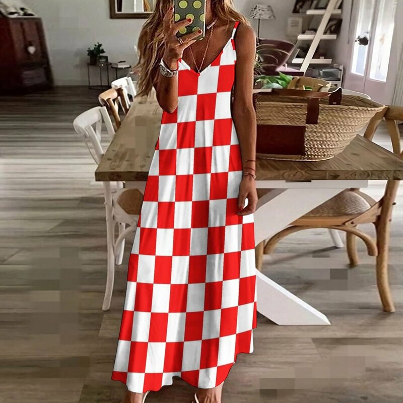 Женское платье в шахматную клетку, без рукавов