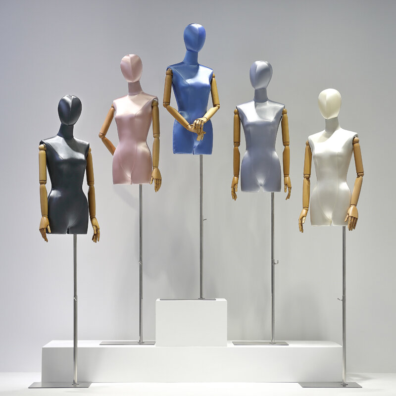 Modieuze Stoffen Hoes Vrouwelijke Half Body Mannequin Torso Metalen Voet Met Houten Arm Voor Trouwkleding Verstelbaar Rek