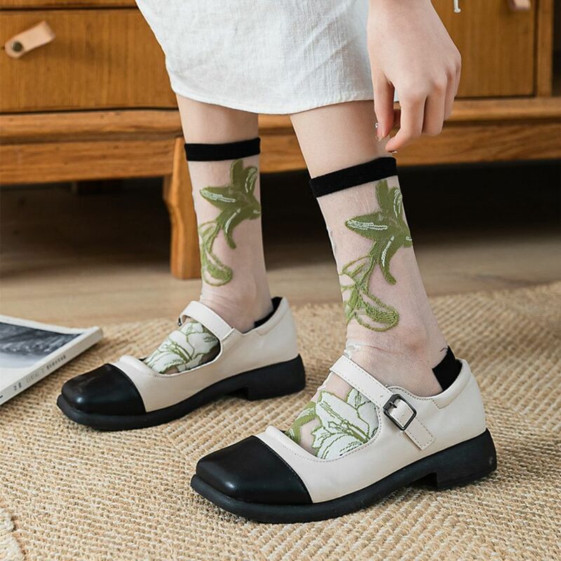 Ультратонкие кавайные корейские шелковые носки с кристаллами женские носки с вышивкой Женские носки средней длины Цветочные Чулочные изделия