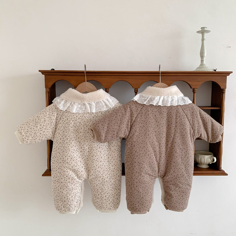 Mono con cuello de encaje para niña, Pelele de una sola botonadura para bebé, mono Floral Retro para mantener el calor, trajes de moda para niño