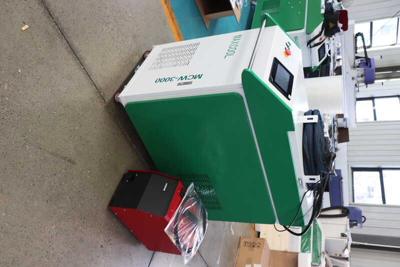 Raycusレーザー洗浄機、3 in 1、3kw、防錆および油除去、レーザー溶接機、2000w