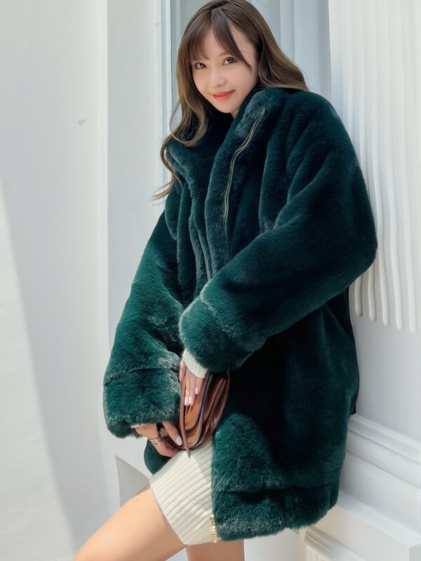 2024 inverno moda nuovo medio lungo verde scuro cappotto di pelliccia con cerniera, addensato tinta unita imitazione lontra pelliccia di coniglio risvolto top di pelliccia