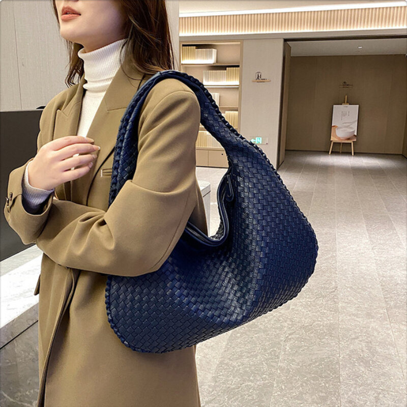 Female Shoulder Bag High Capacity Hand Woven Bags Solid Color Handbags Wearproof Leather Fashion Shoppingbag Women's Design Bag