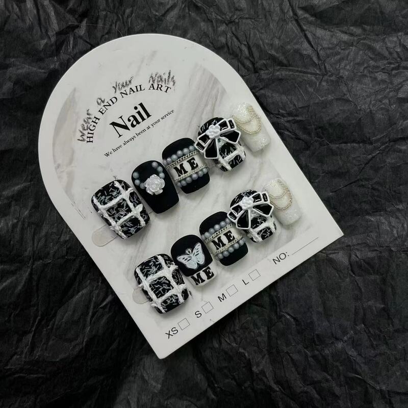 10 szt. Ręcznie robione czarne paznokcie krótkie koreański elegancki wzór w róże samoprzylepne sztuczne paznokcie akrylowe paznokieć z pełnym pokryciem końcówki