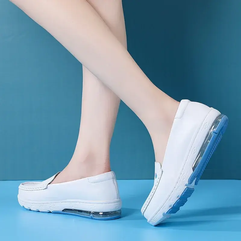 أحذية ممرضة بوسادة هوائية بيضاء للنساء ، نعل ناعم مريح ، أحذية عمل على شكل قلب ، جديدة