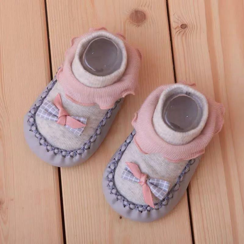 Jesienne modele zimowe noworodków buty dla małego dziecka skarpetki bawełniane dziecięce skarpety dziewczęce Cartoon Bow antypoślizgowe dziecięce buty i skarpetki
