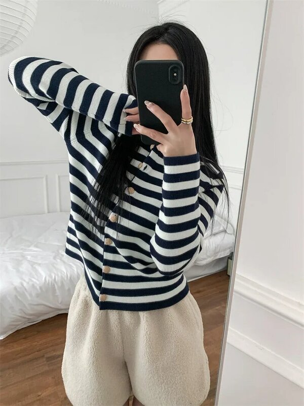 Cardigã de malha listrada feminina, peito único, gola O, suéter de manga comprida, fino, casual, cor de contraste, elegante, novo, 2022