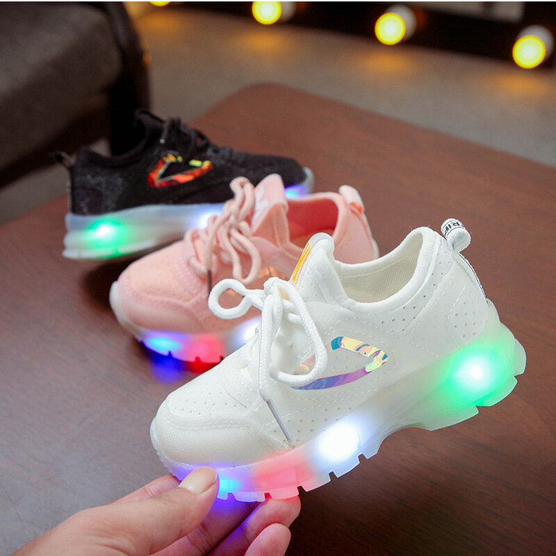 2024 sznuruje się jednokolorowa na wypoczynek małych dzieci w tenisa z podświetleniem LED oddychających dziewczynek buty dla chłopców proste, swobodne pierwsze chodziki