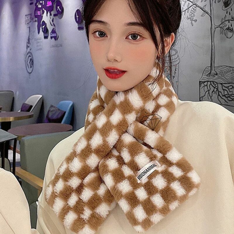 Syal wanita bulu kelinci tiruan, aksesori pakaian pola kotak-kotak hadiah pacar musim gugur musim dingin syal wanita gaya Korea