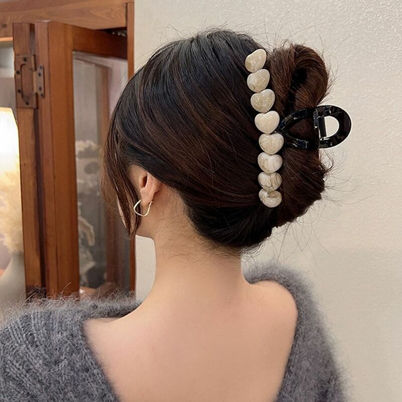 Estilo coreano Garra de Cabelo Plástico com Amor Beads, Grande Clipe Grab, Acessórios de Cabelo Feminino, Headwear simples, Coração Clip