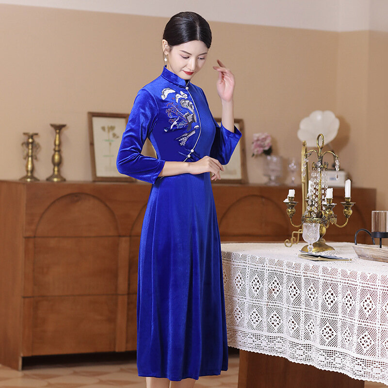 Plus Size M-5Xl Verbeterd Cheongsams Vrouwen Klassieke Borduurwerk Chinese Jurk Warme Fluwelen Qipao Elegante A-lijn Party Vestidos