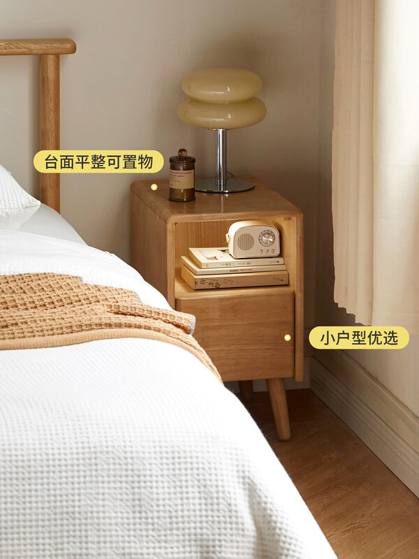 無垢材のベッドサイドキャビネット,ミニマリストのモダンなベッドルーム,小さなベッドサイドロッカー,風,超狭