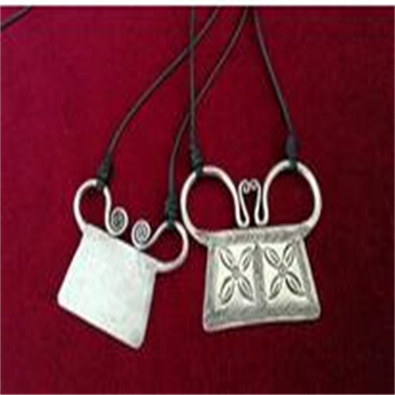 Guizhou Miao-joyería étnica hecha a mano, Collar de plata Miao, colgante, cadena, personaje, cerradura de grabado