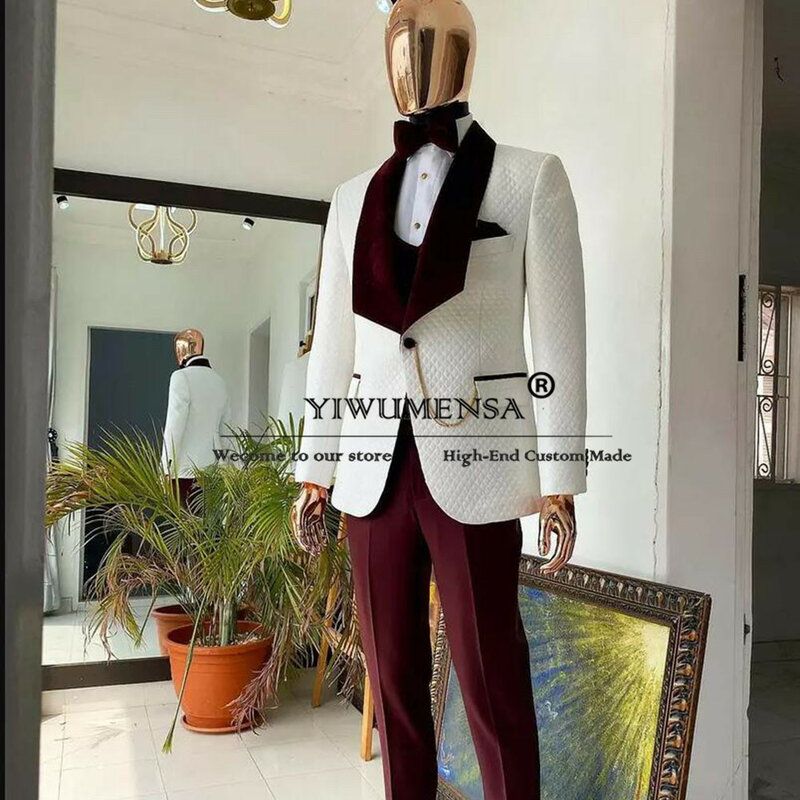 Жаккардовый мужской костюм цвета слоновой кости с квадратным рисунком, Бархатная шаль бордового цвета с лацканами, жакет, брюки, 2 предмета, свадебные мужские смокинги для жениха, изготовление на заказ