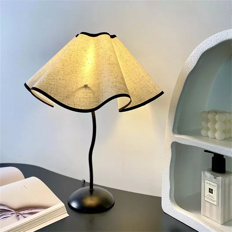 Italian Petal Table Lamp Three-Position Dimmable Bedside Light Nordic Style Hotel Decor Table Lamp Villa Night Light Coffee Room