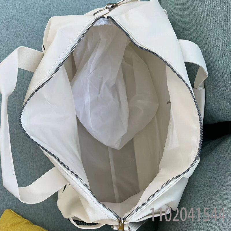 MINISO 대용량 여행 수하물 디자이너 가방, 럭셔리 귀여운 헬로 키티 방수 더플백, 패션 트렌드 브랜드