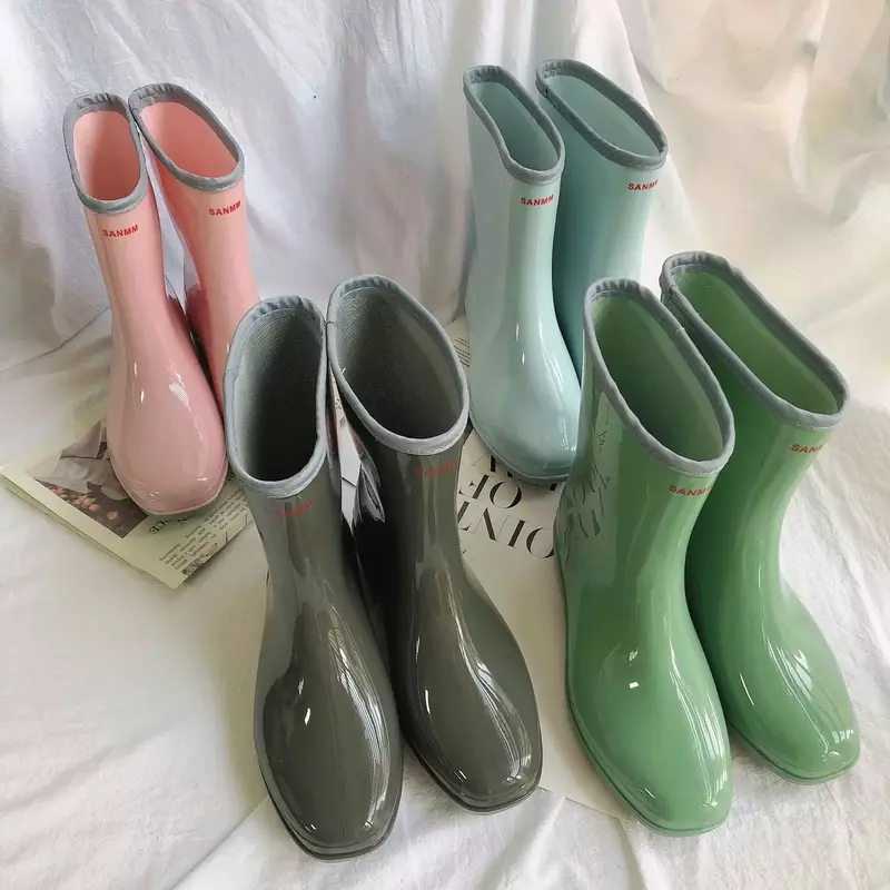 Botas de chuva de meia panturrilha para mulheres, sapato de borracha, sapato slip-on, botas impermeáveis, moda ao ar livre