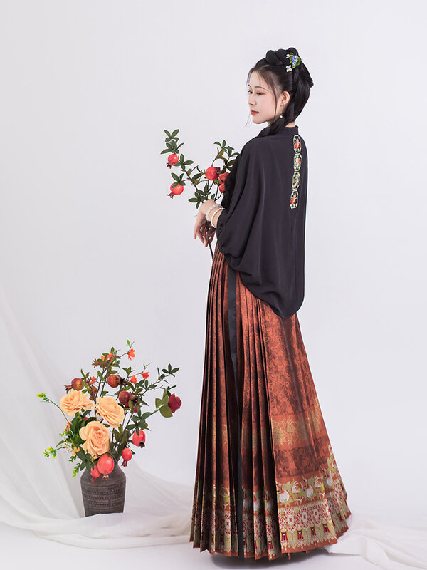 UMI MAO Chinese Hanfu Femme Ming Made Woven Gold Horse Face Skirt With Improved Short Sleeved Cardigan Hanfu Women's Daily Life