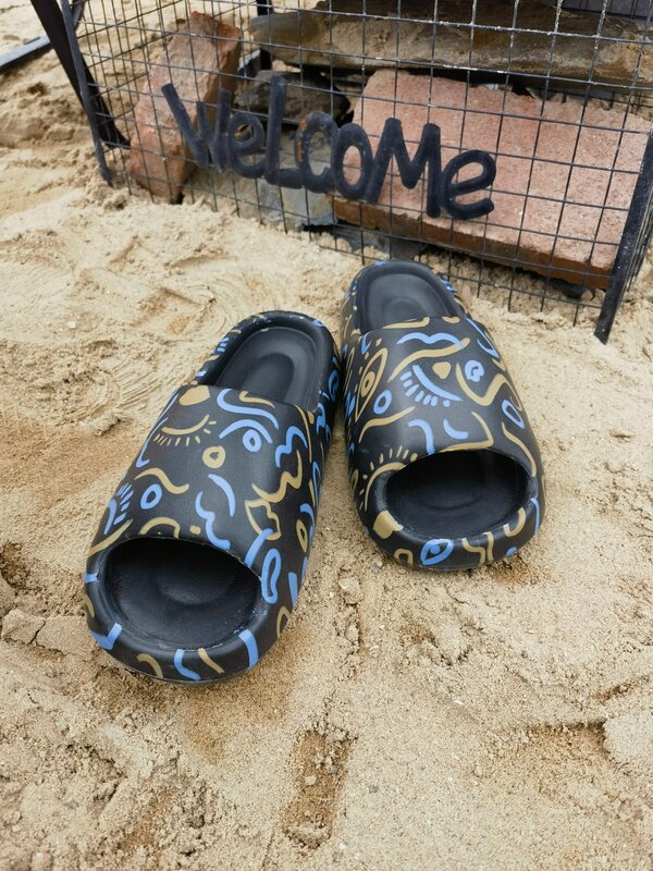 Sandal Flip-flop pria, Kasut pantai ringan kasual kamar mandi Anti Slip bawah awan lembut EVA Musim Panas 2024