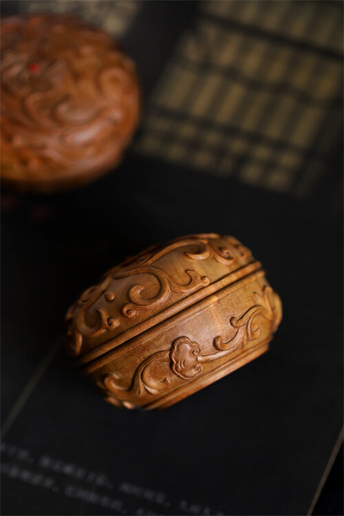 Mão esculpida sândalo Ruyi grão madeira escultura jóias anel pérola armazenamento caixa jóias