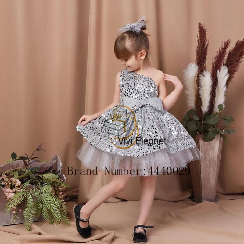 Simple Sleeveless Flower Girls Dresses for Kids 2024 Tiered Sequined Christmas Gowns Tutu Christmas Gowns with Rea Bow Summer