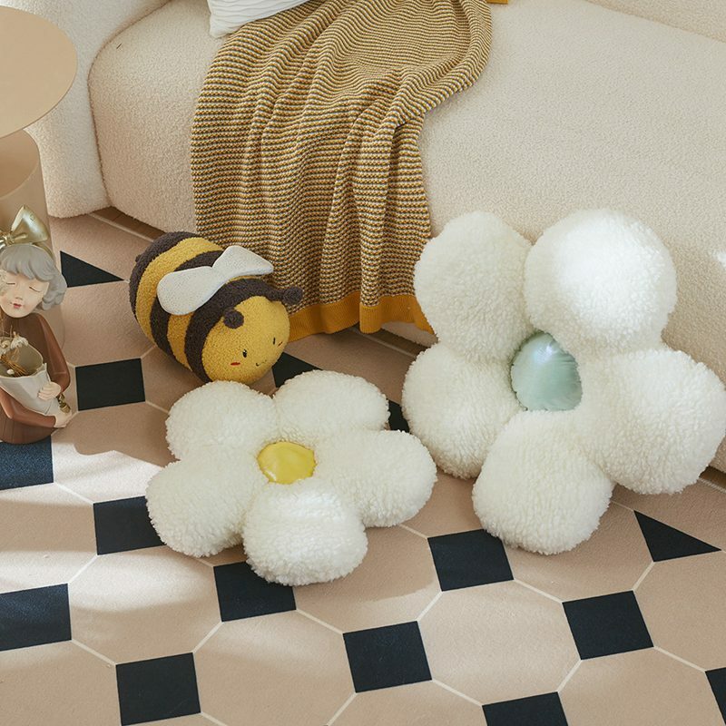 30/40/50CM nowa sprzedaż Kawaii pluszowe zwierzęta pszczoły zabawki Super miękkie nadziewane rośliny poduszka w kwiaty poduszka na sofę dla dzieci prezent urodzinowy