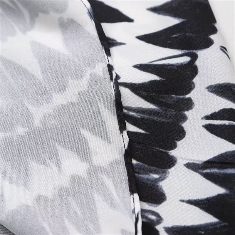 KEYANKETIAN 2024 New Launch Women's Black and White Heart Print MIDI Skirt Holiday wind Side Zipper High-waisted A-line Skirt
